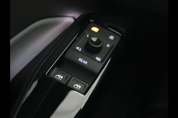 Volkswagen ID.3 First Plus 58 kWh | Trekhaak | Stoelverwarming | Camera | Matrix LED | 20'' | Stuurverwarming | Navigatie | Verlaagd onderstel | Adaptive cruise | Sfeerverlichting | Climate control