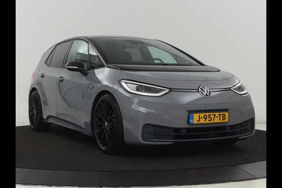 Volkswagen ID.3 First Plus 58 kWh | Trekhaak | Stoelverwarming | Camera | Matrix LED | 20'' | Stuurverwarming | Navigatie | Verlaagd onderstel | Adaptive cruise | Sfeerverlichting | Climate control