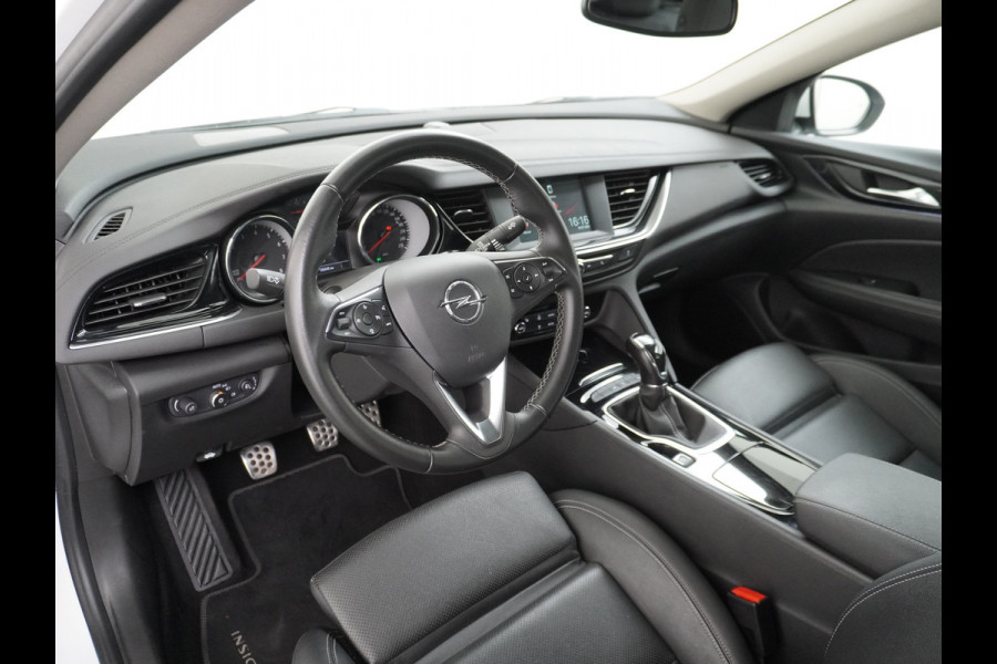 Opel Insignia Grand Sport T165PK Leer Camera Navi Apple Carplay Android PDC-a+v Trekhaak LED-v+a Ecc Cruise Control AGR-Comfort Stoelen Verwar Regen-Lichtsensor Sensor dodehoek Verkeersbordlezer Rijstrooksensor 1e Eigenaar
