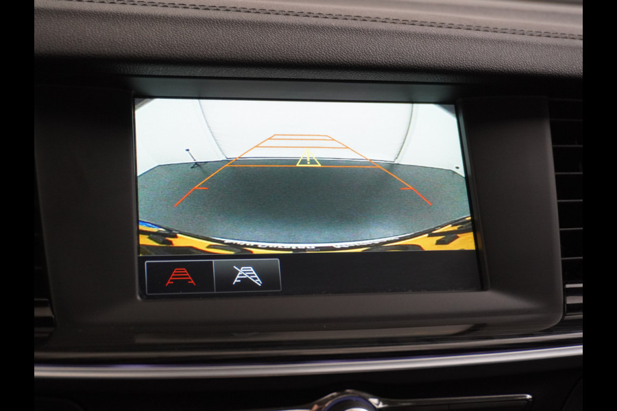 Opel Insignia Grand Sport T165PK Leer Camera Navi Apple Carplay Android PDC-a+v Trekhaak LED-v+a Ecc Cruise Control AGR-Comfort Stoelen Verwar Regen-Lichtsensor Sensor dodehoek Verkeersbordlezer Rijstrooksensor 1e Eigenaar