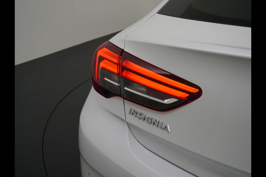 Opel Insignia Grand Sport T165PK Leer Camera Navi Apple Carplay Android PDC-a+v Trekhaak LED-v+a Ecc Cruise Control AGR-Comfort Stoelen Verwar Regen-Lichtsensor Sensor dodehoek Verkeersbordlezer Rijstrooksensor 1e Eigenaar