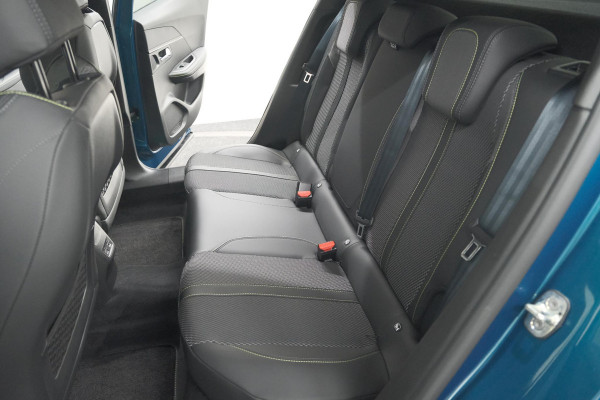 Peugeot 2008 Hybrid 145 e-DCS6 GT | Camera | Apple Carplay | Parkeersensoren