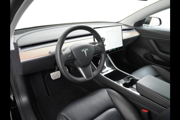 Tesla Model 3 Performance 513pk 0-100 3,4sec AWD Lmv 20" AutoPilot Panoramadak Adaptive Cruise Camera's Leer Pdc Wifi Ecc Elektr.-A-Klep+Stuur+Verst.Stoel+Geheugen Easy Entry Stoel+Bank-Verwarmd Keyless carbon spoiler rode remklauwen WiFi  75kWh 4WD 1e Eigenaar Origineel Nederlandse Auto SOH 88%