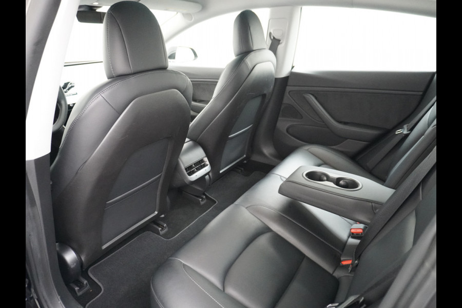 Tesla Model 3 Performance 513pk 0-100 3,4sec AWD Lmv 20" AutoPilot Panoramadak Adaptive Cruise Camera's Leer Pdc Wifi Ecc Elektr.-A-Klep+Stuur+Verst.Stoel+Geheugen Easy Entry Stoel+Bank-Verwarmd Keyless carbon spoiler rode remklauwen WiFi  75kWh 4WD 1e Eigenaar Origineel Nederlandse Auto SOH 88%