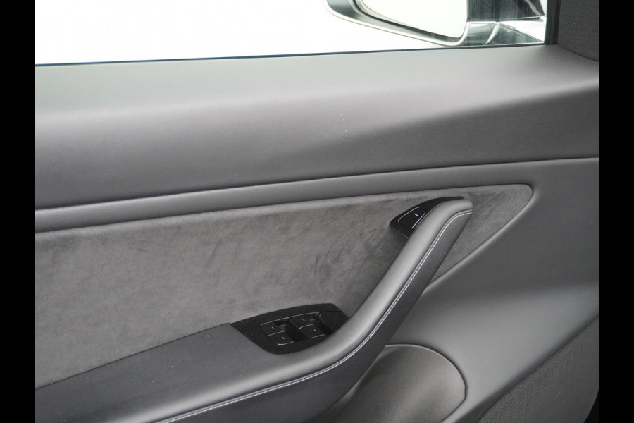 Tesla Model 3 Performance 513pk 0-100 3,4sec AWD Lmv 20" AutoPilot Panoramadak Adaptive Cruise Camera's Leer Pdc Wifi Ecc Elektr.-A-Klep+Stuur+Verst.Stoel+Geheugen Easy Entry Stoel+Bank-Verwarmd Keyless carbon spoiler rode remklauwen WiFi  75kWh 4WD 1e Eigenaar Origineel Nederlandse Auto SOH 88%