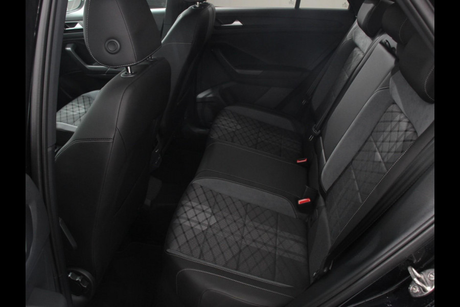 Volkswagen T-Roc 1.5 TSI 150pk Automaat R-Line | Navigatie | Apple Carplay/Android Auto | Camera | Parkeersensoren | Adaptive Cruise Control | Stoelverwarming | Virtual Cockpit | Elektrische achterklep | Getinte ramen | Climate Control