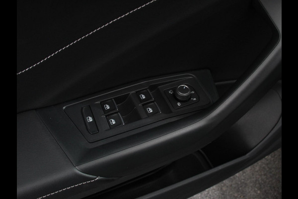 Volkswagen T-Roc 1.5 TSI 150pk Automaat R-Line | Navigatie | Apple Carplay/Android Auto | Camera | Parkeersensoren | Adaptive Cruise Control | Stoelverwarming | Virtual Cockpit | Elektrische achterklep | Getinte ramen | Climate Control