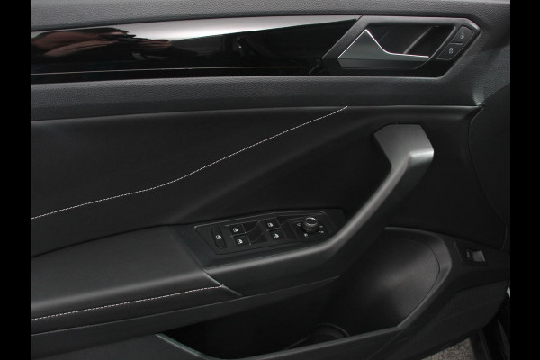 Volkswagen T-Roc 1.5 TSI 150pk Automaat R-Line | Navigatie | Apple Carplay/Android Auto | Camera | Parkeersensoren | Adaptive Cruise Control | Stoelverwarming | Virtual Cockpit | Elektrische achterklep | Getinte ramen | Climate Control