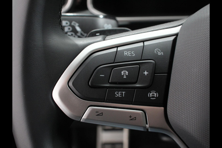 Volkswagen T-Roc 1.5 TSI 150pk Automaat R-Line | Navigatie | Apple Carplay/Android Auto | Camera | Parkeersensoren | Adaptive Cruise Control | Stoelverwarming | Virtual Cockpit | Elektrische achterklep | Getinte ramen | Climate Control