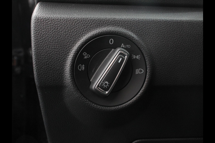 Volkswagen T-Roc 1.5 TSI 150pk Automaat R-Line | Navigatie | Apple Carplay/Android Auto | Camera | Parkeersensoren | Adaptive Cruise Control | Stoelverwarming | Virtual Cockpit | Elektrische achterklep | Getinte ramen | Climate Control