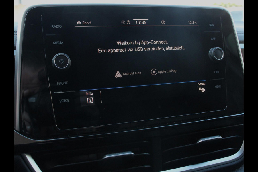 Volkswagen T-Roc 1.5 TSI 150pk Automaat R-Line | Navigatie | Apple Carplay/Android Auto | Camera | Parkeersensoren | Adaptive Cruise Control | Stoelverwarming | Virtual Cockpit | Elektrische achterklep | Getinte ramen | Climate Control