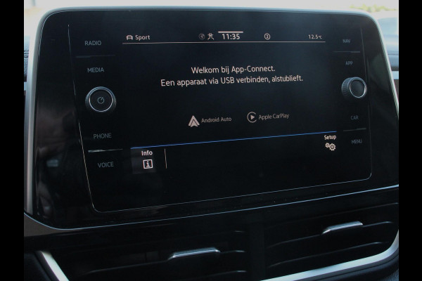 Volkswagen T-Roc 1.5 TSI 150pk Automaat R-Line | Navigatie | Apple Carplay/Android Auto | Camera | Parkeersensoren | Adaptive Cruise Control | Stoelverwarming | Virtual Cockpit | Elektrische achterklep | Getinte ramen | Climate Control