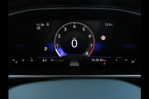 Volkswagen T-Roc 1.5 TSI 150pk Automaat R-Line | Navigatie | Apple Carplay/Android Auto | Camera | Parkeersensoren | Adaptive Cruise Control | Stoelverwarming | Virtual Cockpit | Elektrische achterklep | Getinte ramen | Climate Control