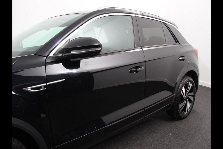 Volkswagen T-Roc 1.5 TSI 150pk Automaat R-Line | Navigatie | Apple Carplay/Android Auto | Camera | Parkeersensoren | Adaptive Cruise Control | Stoelverwarming | Virtual Cockpit | Elektrische achterklep | Getinte ramen | Climate Control