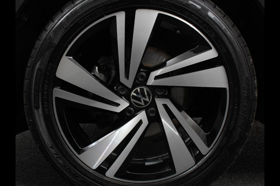 Volkswagen T-Roc 1.5 TSI 150pk Automaat R-Line | Navigatie | Apple Carplay/Android Auto | Camera | Parkeersensoren | Adaptive Cruise Control | Stoelverwarming | Virtual Cockpit | Elektrische achterklep | Getinte ramen | Climate Control