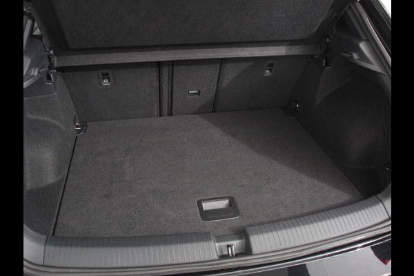 Volkswagen T-Roc 1.5 TSI 150pk Automaat R-Line | Navigatie | Apple Carplay/Android Auto | Camera | Parkeersensoren | Adaptive Cruise Control | Stoelverwarming | Virtual Cockpit | Elektrische achterklep | Getinte ramen | Climate Control