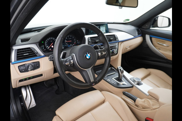 BMW 3 Serie Touring 330i AUT-8 M-Sport Pack Leder+Memory Harman&Kardon® Audio Adap.Cruise Apple Carplay Head-Up Navi 19" Virtual CockpitCame Lmv  Stoelverwarming DAB Elek.Achterklep Zwarte-Hemel Adaptieve Led Wifi Surround Camera Origineel Nederlandse Auto Zeer compleet! € 71.000 nieuwprijs !