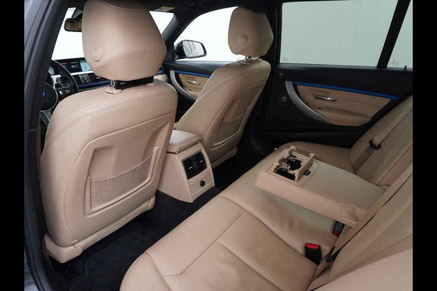 BMW 3 Serie Touring 330i AUT-8 M-Sport Pack Leder+Memory Harman&Kardon® Audio Adap.Cruise Apple Carplay Head-Up Navi 19" Virtual CockpitCame Lmv  Stoelverwarming DAB Elek.Achterklep Zwarte-Hemel Adaptieve Led Wifi Surround Camera Origineel Nederlandse Auto Zeer compleet! € 71.000 nieuwprijs !