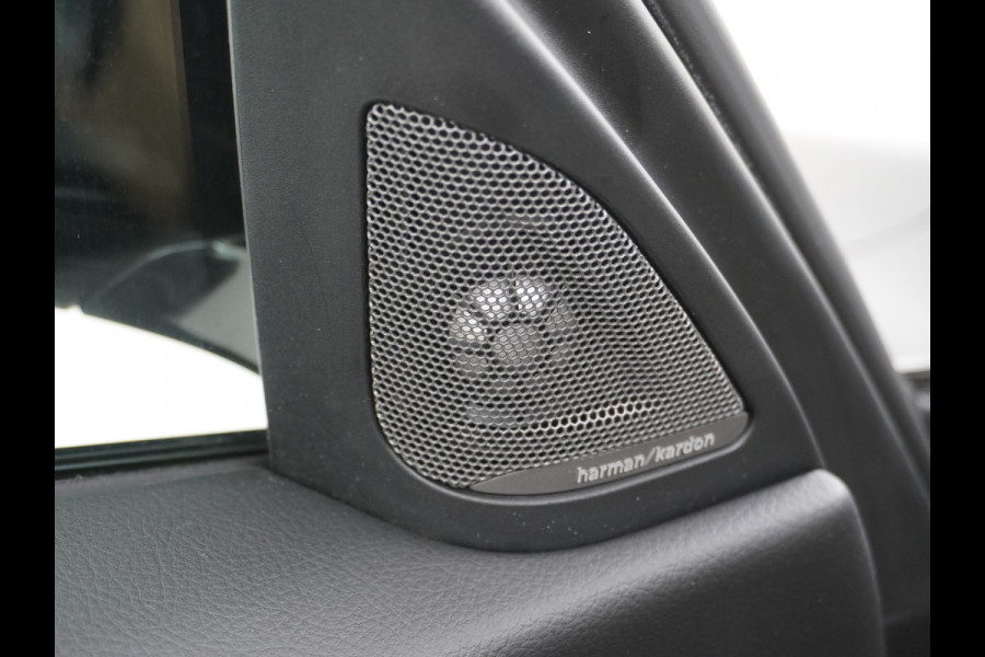BMW 3 Serie Touring 330i AUT-8 M-Sport Pack Leder+Memory Harman&Kardon® Audio Adap.Cruise Apple Carplay Head-Up Navi 19" Virtual CockpitCame Lmv  Stoelverwarming DAB Elek.Achterklep Zwarte-Hemel Adaptieve Led Wifi Surround Camera Origineel Nederlandse Auto Zeer compleet! € 71.000 nieuwprijs !