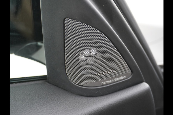 BMW 3 Serie Touring 330i AUT-8 M-Sport Pack Leder+Memory Harman&Kardon® Audio Adap.Cruise Apple Carplay Head-Up Navi 19" Virtual CockpitCame Lmv  Stoelverwarming DAB Elek.Achterklep Zwarte-Hemel Adaptieve Led Wifi Surround Camera Origineel Nederlandse Auto Zeer compleet! € 71.000 nieuwprijs !