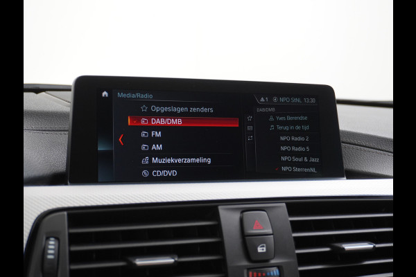 BMW 3 Serie Touring 330i AUT-8 M-Sport Pack Leder+Memory Harman&Kardon® Audio Adap.Cruise Apple Carplay Head-Up Navi 19" Virtual CockpitCame Lmv  Stoelverwarming DAB Elek.Achterklep Zwarte-Hemel Adaptieve Led Wifi Surround Camera Origineel Nederlandse Auto Zeer compleet! € 71.000 nieuwprijs !