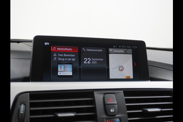 BMW 3 Serie Touring 330i AUT-8 M-Sport Pack Leder+Memory Harman&Kardon® Audio Adap.Cruise Apple Carplay Head-Up Navi 19" Virtual CockpitCame Lmv  Stoelverwarming DAB Elek.Achterklep Zwarte-Hemel Adaptieve Led Wifi Surround Camera Origineel Nederlandse Auto Zeer compleet! € 71.000 nieuwprijs !