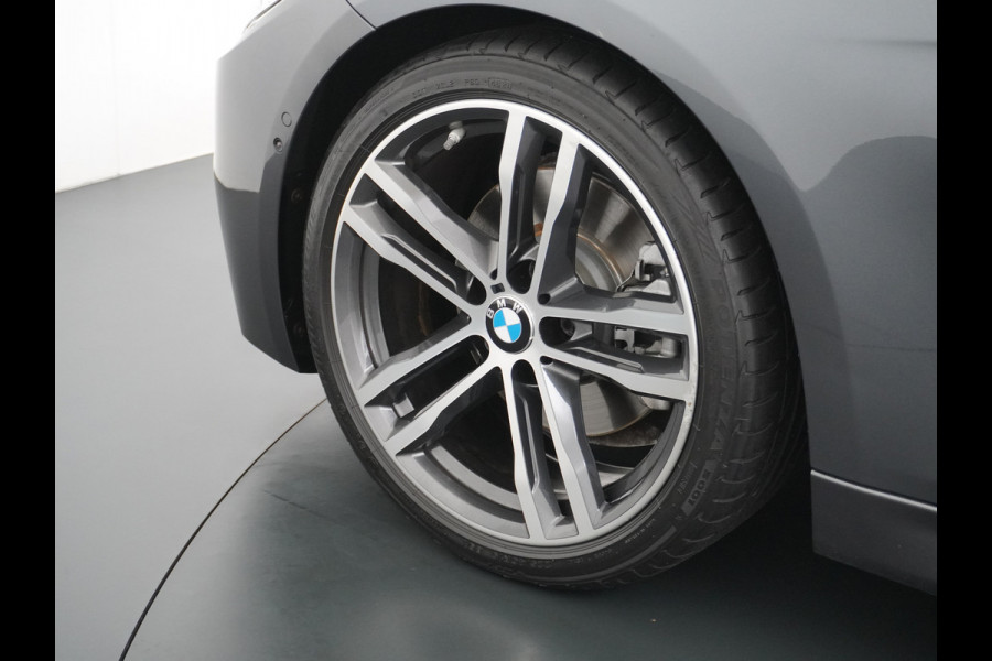 BMW 3 Serie Touring 330i AUT-8 M-Sport Pack Leder+Memory Harman&Kardon® Audio Adap.Cruise Apple Carplay Head-Up Navi 19" Virtual CockpitCame Lmv  Stoelverwarming DAB Elek.Achterklep Zwarte-Hemel Adaptieve Led Wifi Surround Camera Origineel Nederlandse Auto Zeer compleet! € 71.000 nieuwprijs !