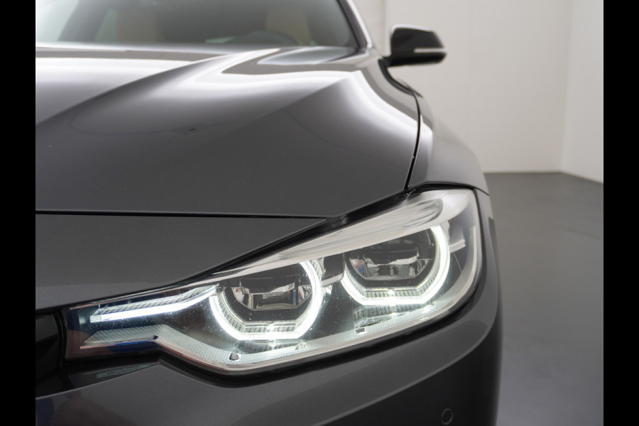 BMW 3 Serie Touring 330i AUT-8 M-Sport Pack Leder+Memory Harman&Kardon® Audio Adap.Cruise Apple Carplay Head-Up Navi 19" Virtual CockpitCame Lmv  Stoelverwarming DAB Elek.Achterklep Zwarte-Hemel Adaptieve Led Wifi Surround Camera Origineel Nederlandse Auto Zeer compleet! € 71.000 nieuwprijs !