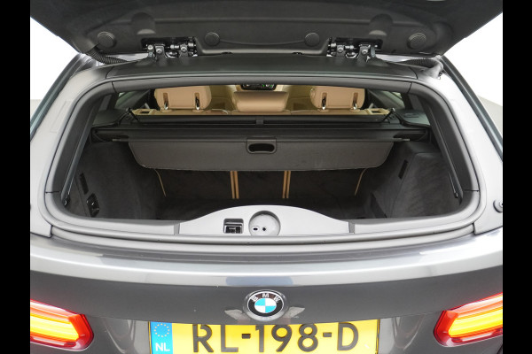 BMW 3 Serie Touring 330i AUT-8 M-Sport Pack Leder+Memory Harman&Kardon® Audio Adap.Cruise Apple Carplay Head-Up Navi 19" Virtual CockpitCame Lmv  Stoelverwarming DAB Elek.Achterklep Zwarte-Hemel Adaptieve Led Wifi Surround Camera Origineel Nederlandse Auto Zeer compleet! € 71.000 nieuwprijs !
