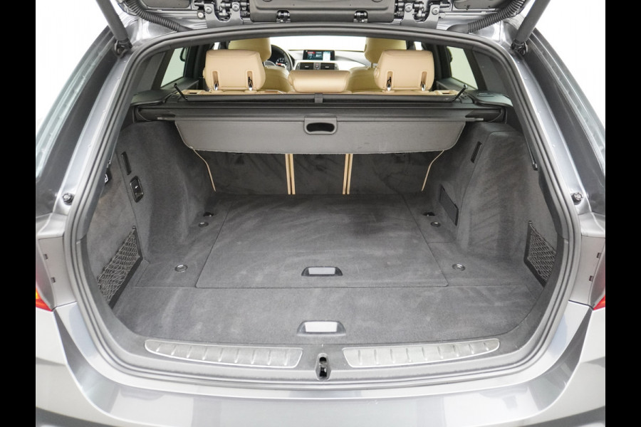 BMW 3 Serie Touring 330i AUT-8 M-Sport Pack Leder+Memory Harman&Kardon® Audio Adap.Cruise Apple Carplay Head-Up Navi 19" Virtual CockpitCame Lmv  Stoelverwarming DAB Elek.Achterklep Zwarte-Hemel Adaptieve Led Wifi Surround Camera Origineel Nederlandse Auto Zeer compleet! € 71.000 nieuwprijs !