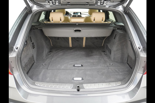 BMW 3 Serie Touring 330i AUT-8 M-Sport Pack Leder+Memory Harman&Kardon® Audio Adap.Cruise Apple Carplay Head-Up Navi 19" Virtual CockpitCame Lmv  Stoelverwarming DAB Elek.Achterklep Zwarte-Hemel Adaptieve Led Wifi Surround Camera Origineel Nederlandse Auto Zeer compleet! € 71.000 nieuwprijs !