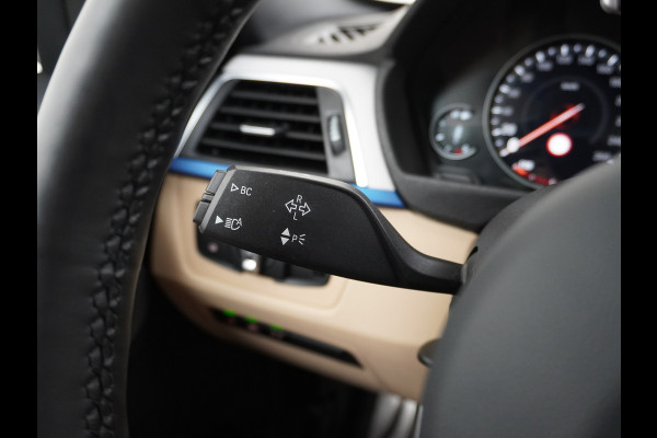 BMW 3 Serie Touring 330i AUT-8 M-Sport Pack Leder+Memory Harman&Kardon® Audio Adap.Cruise Apple Carplay Head-Up Navi 19" Virtual CockpitCame Lmv  Stoelverwarming DAB Elek.Achterklep Zwarte-Hemel Adaptieve Led Wifi Surround Camera Origineel Nederlandse Auto Zeer compleet! € 71.000 nieuwprijs !