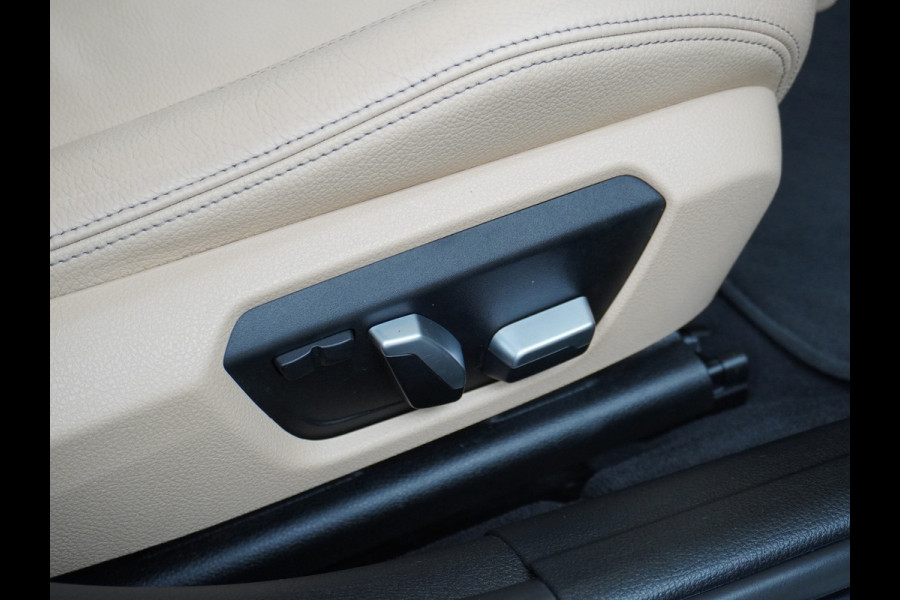 BMW 3 Serie Touring 330i AUT-8 M-Sport Pack Leder+Memory Harman&Kardon® Audio Adap.Cruise Apple Carplay Head-Up Navi 19" Virtual CockpitCame Lmv  Stoelverwarming DAB Elek.Achterklep Zwarte-Hemel Adaptieve Led Wifi Surround Camera Origineel Nederlandse Auto Zeer compleet! € 71.000 nieuwprijs !