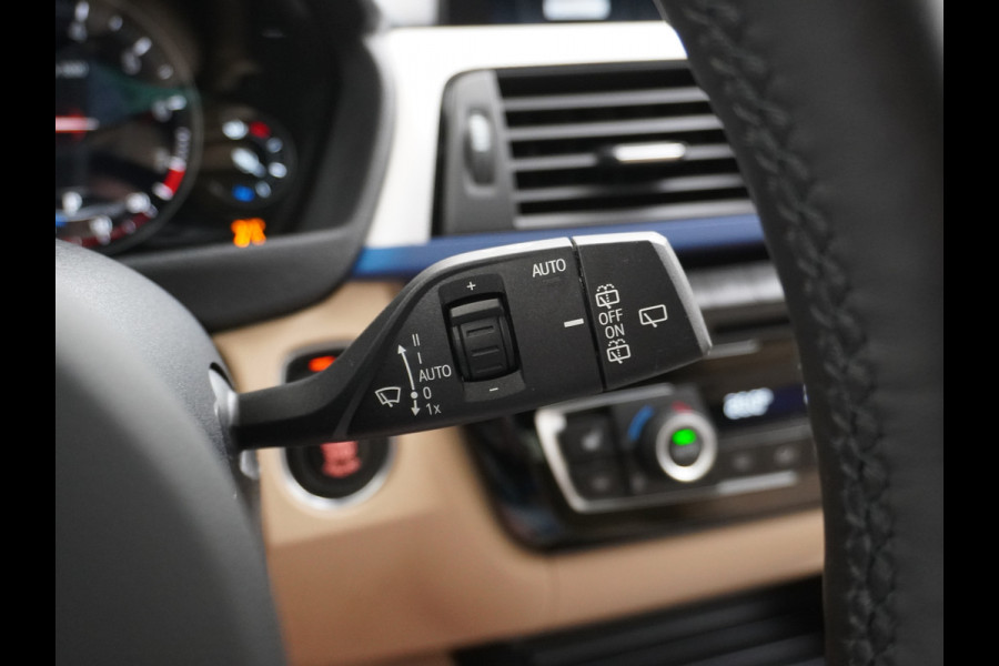 BMW 3 Serie Touring 330i AUT-8 M-Sport Pack Leder+Memory Harman&Kardon® Audio Adap.Cruise Apple Carplay Head-Up Navi 19" Virtual CockpitCame Lmv  Stoelverwarming DAB Elek.Achterklep Zwarte-Hemel Adaptieve Led Wifi Surround Camera Origineel Nederlandse Auto Zeer compleet! € 71.000 nieuwprijs !