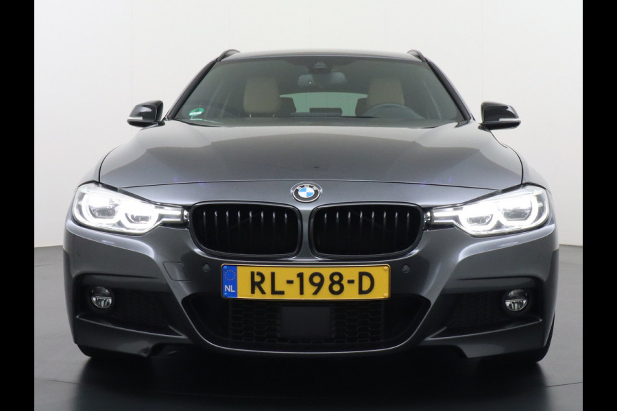 BMW 3 Serie Touring 330i AUT-8 M-Sport Pack Leder+Memory Harman&Kardon® Audio Adap.Cruise Apple Carplay Head-Up Navi 19" Virtual CockpitCame Lmv  Stoelverwarming DAB Elek.Achterklep Zwarte-Hemel Adaptieve Led Wifi Surround Camera Origineel Nederlandse Auto Zeer compleet! € 71.000 nieuwprijs !
