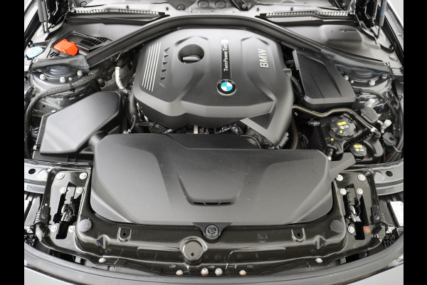 BMW 3 Serie Touring 330i AUT-8 M-Sport Pack Leder+Memory Harman&Kardon® Audio Adap.Cruise Apple Carplay Head-Up Navi 19" Virtual CockpitCame Lmv  Stoelverwarming DAB Elek.Achterklep Zwarte-Hemel Adaptieve Led Wifi Surround Camera Origineel Nederlandse Auto Zeer compleet! € 71.000 nieuwprijs !