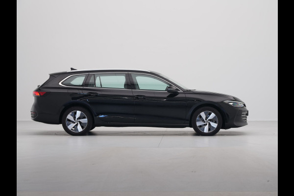 Volkswagen Passat Variant 1.5 eTSI 150pk Business Trekhaak Navigatie Camera Side Assist Acc ARGON 343