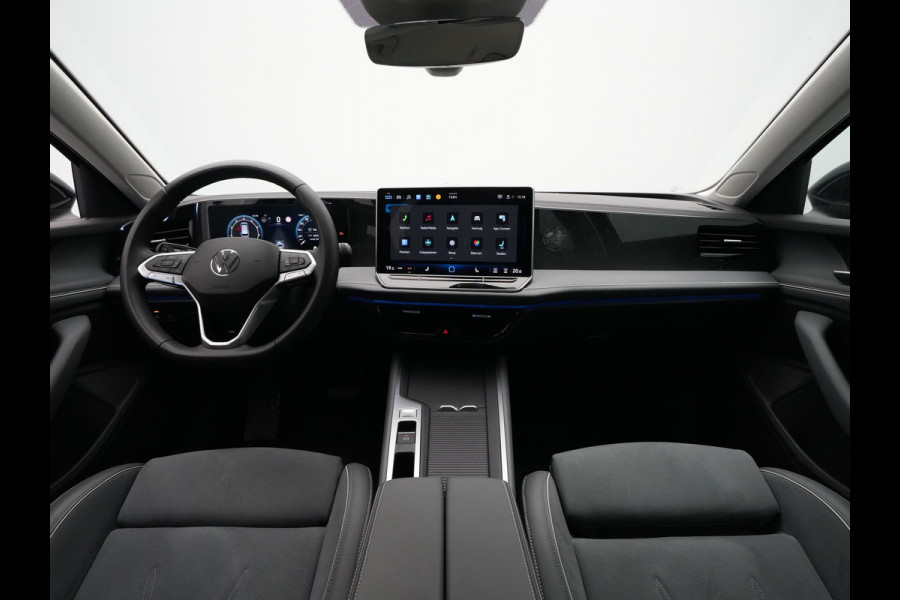 Volkswagen Passat Variant 1.5 eTSI 150pk Business Trekhaak Navigatie Camera Side Assist Acc ARGON 343