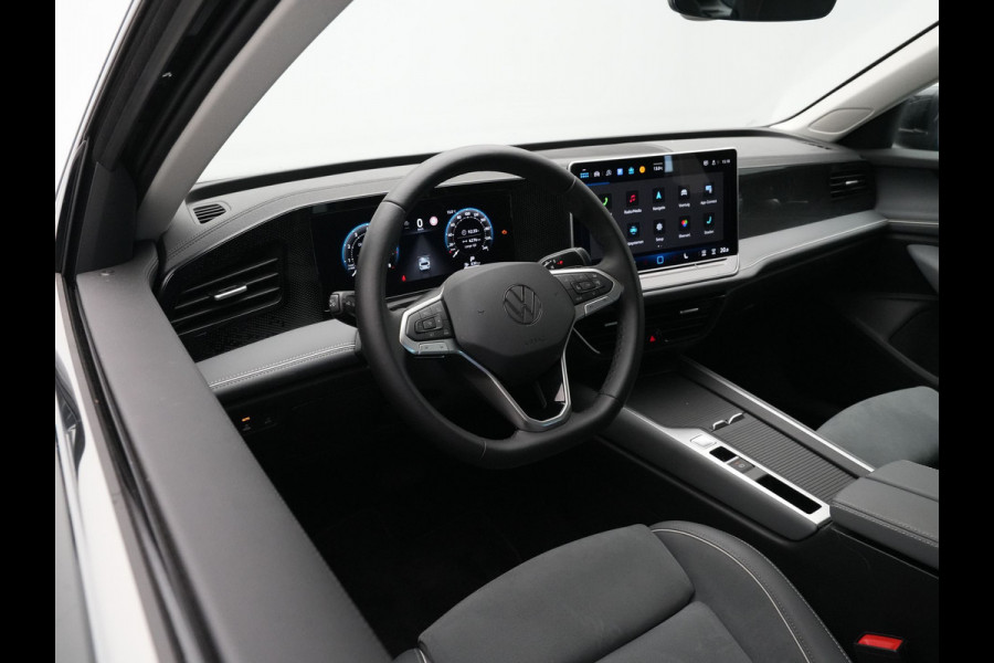 Volkswagen Passat Variant 1.5 eTSI 150pk Business Trekhaak Navigatie Camera Side Assist Acc ARGON 343