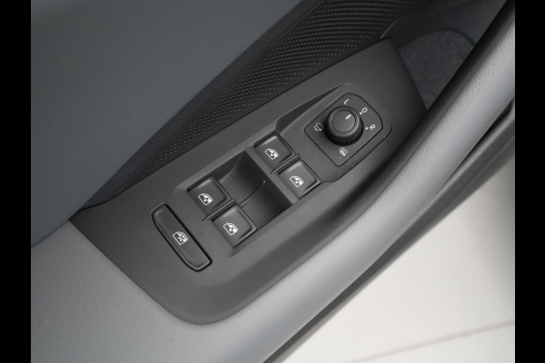 Volkswagen Passat Variant 1.5 eTSI 150pk Business Trekhaak Navigatie Camera Side Assist Acc ARGON 343