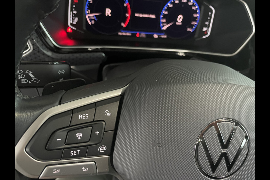 Volkswagen T-Cross Automaat 1.5 TSI Style Business R design automaat Airco - Cruise control - Parkeersensoren voor en achter - Navigatie - Dakrails - Bluetooth - Dodehoek detector - Stuur leder - Stuur multifunctioneel - Start/stop systeem - Radio - Licht metalen velgen 17 inch