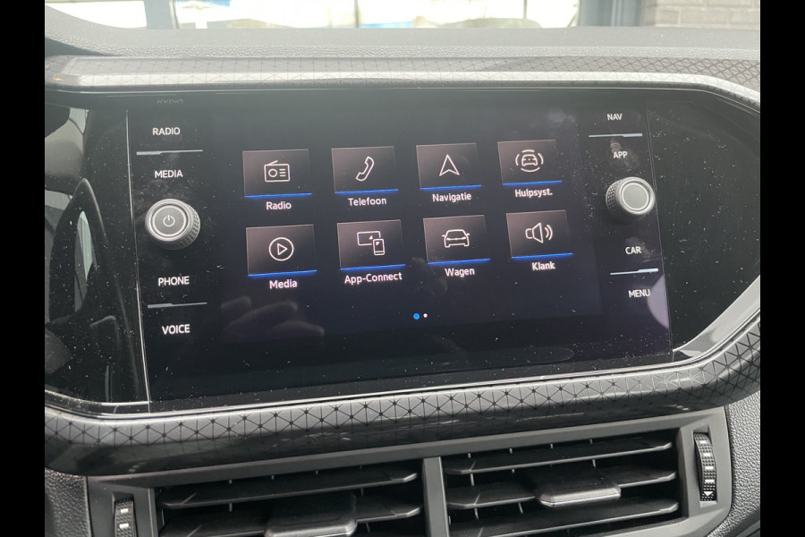 Volkswagen T-Cross Automaat 1.5 TSI Style Business R design automaat Airco - Cruise control - Parkeersensoren voor en achter - Navigatie - Dakrails - Bluetooth - Dodehoek detector - Stuur leder - Stuur multifunctioneel - Start/stop systeem - Radio - Licht metalen velgen 17 inch