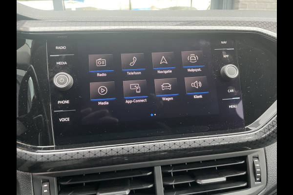 Volkswagen T-Cross Automaat 1.5 TSI Style Business R design automaat Airco - Cruise control - Parkeersensoren voor en achter - Navigatie - Dakrails - Bluetooth - Dodehoek detector - Stuur leder - Stuur multifunctioneel - Start/stop systeem - Radio - Licht metalen velgen 17 inch