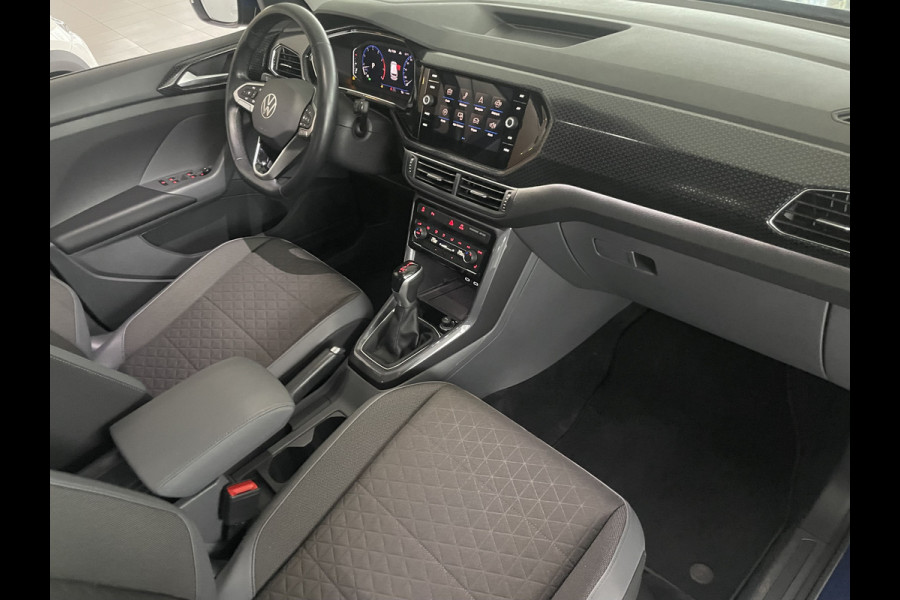 Volkswagen T-Cross Automaat 1.5 TSI Style Business R design automaat Airco - Cruise control - Parkeersensoren voor en achter - Navigatie - Dakrails - Bluetooth - Dodehoek detector - Stuur leder - Stuur multifunctioneel - Start/stop systeem - Radio - Licht metalen velgen 17 inch