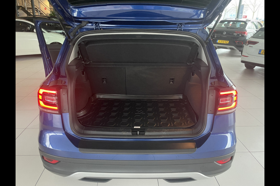 Volkswagen T-Cross Automaat 1.5 TSI Style Business R design automaat Airco - Cruise control - Parkeersensoren voor en achter - Navigatie - Dakrails - Bluetooth - Dodehoek detector - Stuur leder - Stuur multifunctioneel - Start/stop systeem - Radio - Licht metalen velgen 17 inch