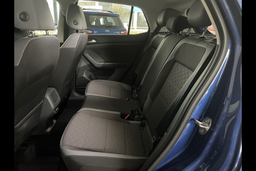 Volkswagen T-Cross Automaat 1.5 TSI Style Business R design automaat Airco - Cruise control - Parkeersensoren voor en achter - Navigatie - Dakrails - Bluetooth - Dodehoek detector - Stuur leder - Stuur multifunctioneel - Start/stop systeem - Radio - Licht metalen velgen 17 inch