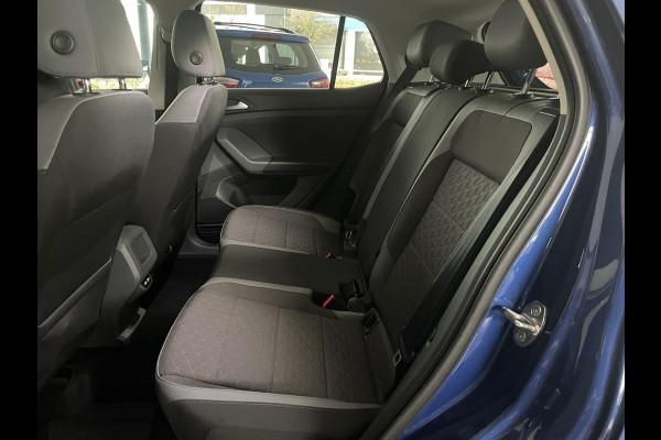 Volkswagen T-Cross Automaat 1.5 TSI Style Business R design automaat Airco - Cruise control - Parkeersensoren voor en achter - Navigatie - Dakrails - Bluetooth - Dodehoek detector - Stuur leder - Stuur multifunctioneel - Start/stop systeem - Radio - Licht metalen velgen 17 inch