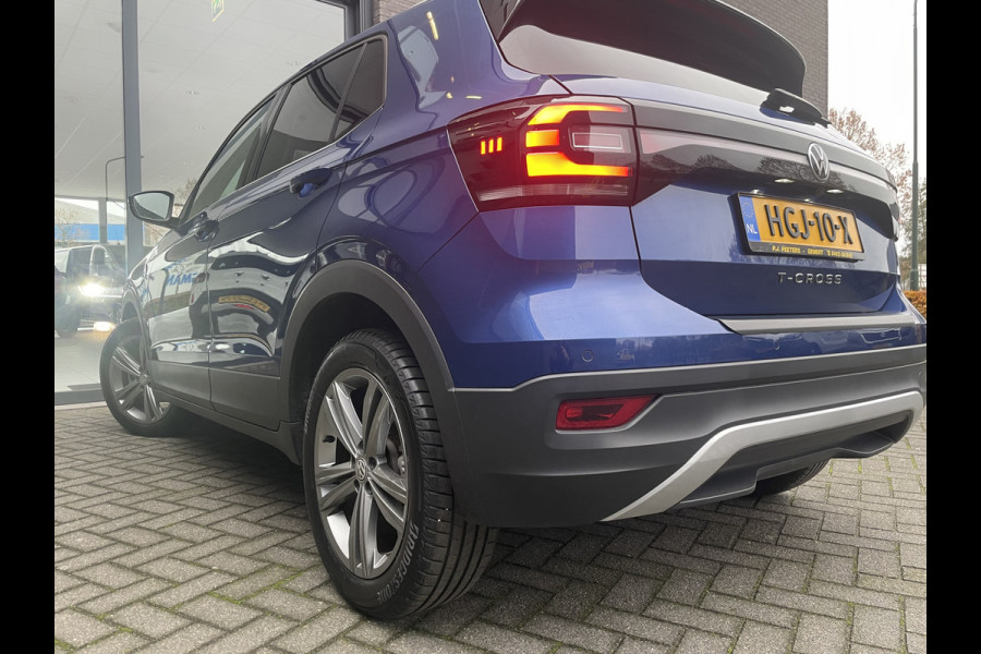 Volkswagen T-Cross Automaat 1.5 TSI Style Business R design automaat Airco - Cruise control - Parkeersensoren voor en achter - Navigatie - Dakrails - Bluetooth - Dodehoek detector - Stuur leder - Stuur multifunctioneel - Start/stop systeem - Radio - Licht metalen velgen 17 inch