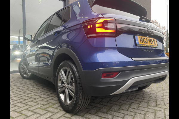 Volkswagen T-Cross Automaat 1.5 TSI Style Business R design automaat Airco - Cruise control - Parkeersensoren voor en achter - Navigatie - Dakrails - Bluetooth - Dodehoek detector - Stuur leder - Stuur multifunctioneel - Start/stop systeem - Radio - Licht metalen velgen 17 inch