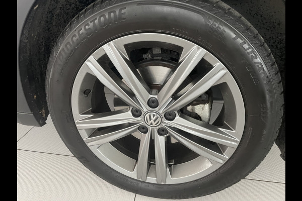 Volkswagen T-Cross Automaat 1.5 TSI Style Business R design automaat Airco - Cruise control - Parkeersensoren voor en achter - Navigatie - Dakrails - Bluetooth - Dodehoek detector - Stuur leder - Stuur multifunctioneel - Start/stop systeem - Radio - Licht metalen velgen 17 inch